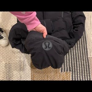 Lululemon size 4 bomber high warmth jacket - water proof with comfy down filling